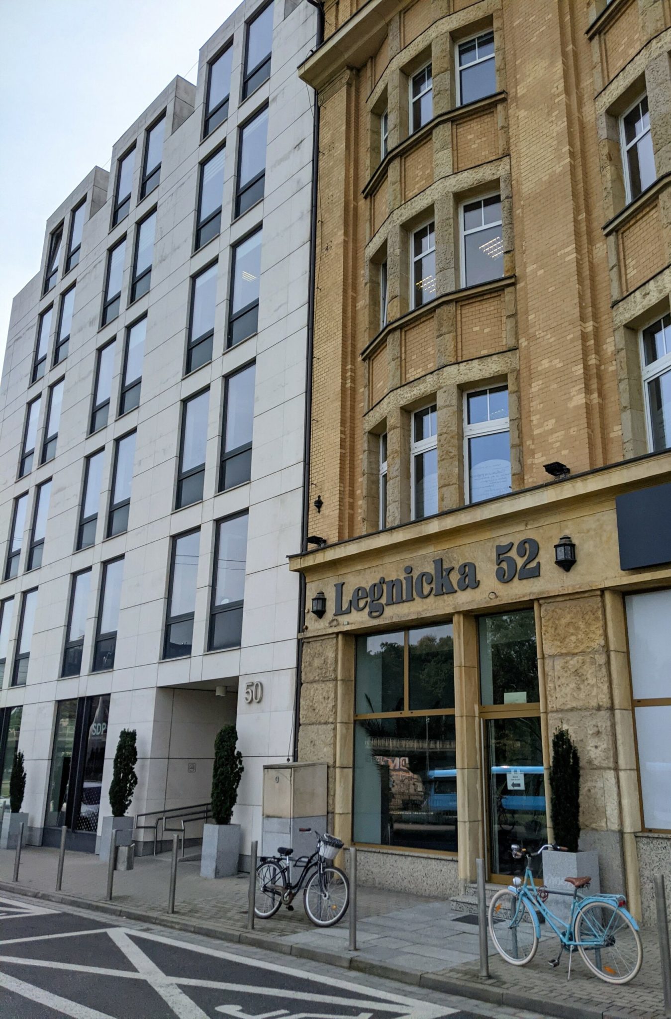 Budynek przy ulicy Legnickiej 52 we Wrocławiu
